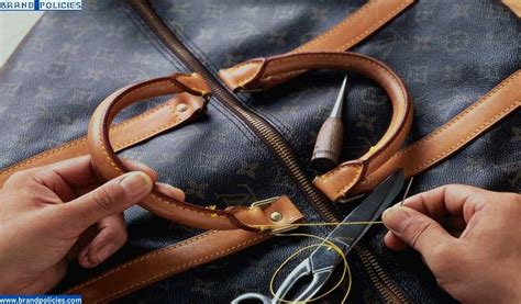 sostituzione cerniera louis vuitton pochette|Louis Vuitton's Repair Policy and Service .